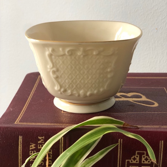 Lenox Other - LENOX BOWL CANTERBURY PATTERN
